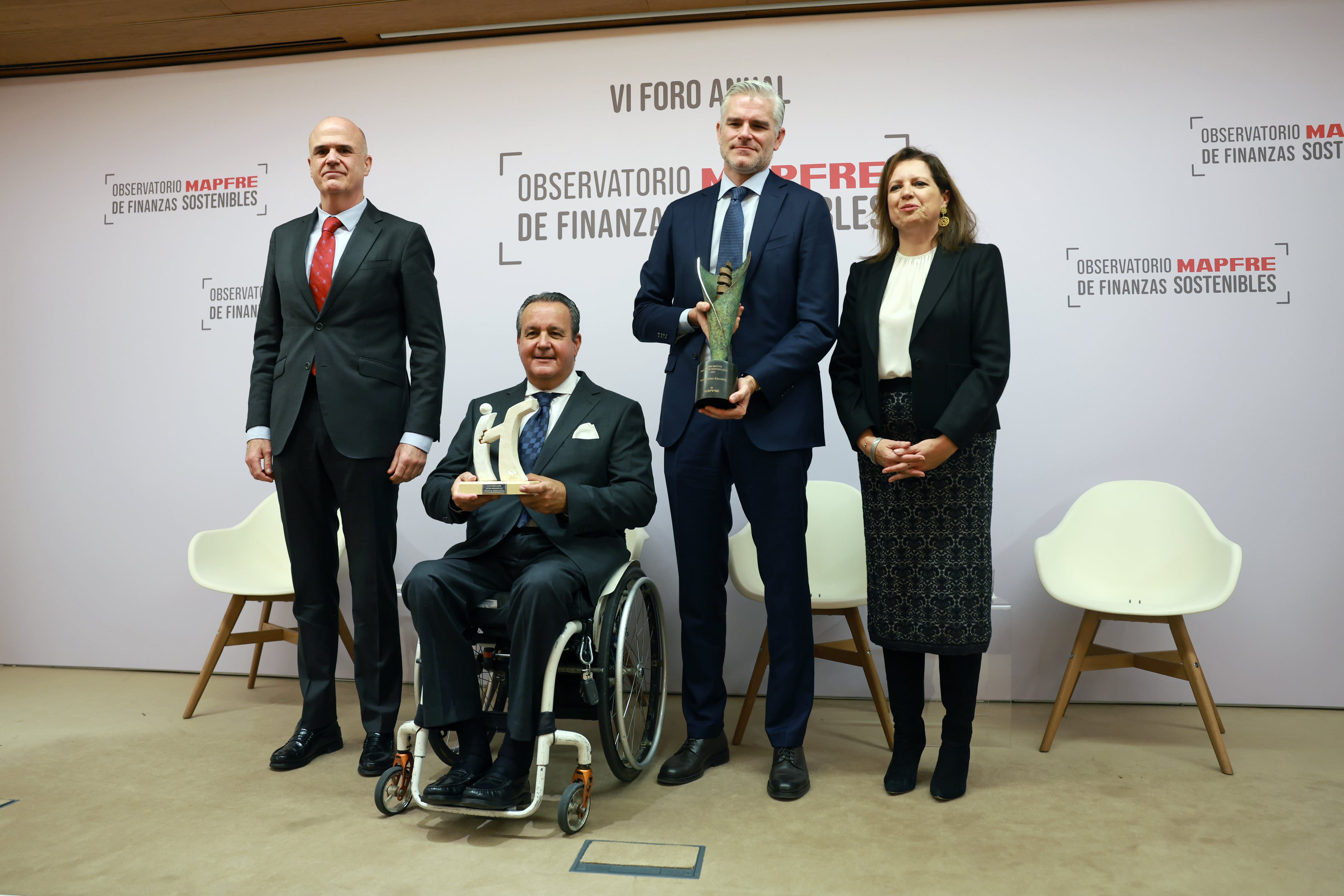 José Manuel Corral, consejero delegado de Mapfre vida, Ignacio Tremiño, vicepresidente de la Fundación del Lesionado Medular, Javier Figueras, vicepresidente de industria para Iberia de Schneider Electric España y Elena Sanz, CEO de Mapfre Iberia.