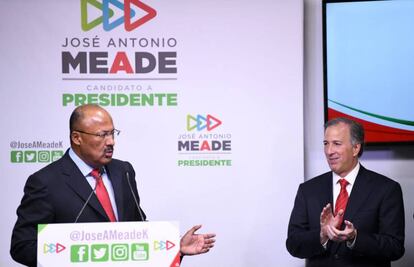 Juárez Cisneros y Meade, durante el anuncio del relevo en el PRI. 