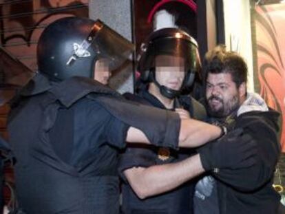 Desalojo de indignados en Sol la madrugada del pasado domingo.