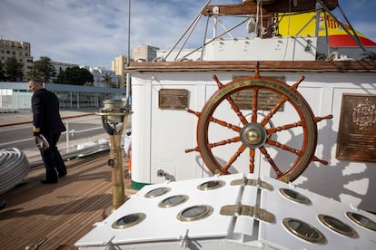 Timón del buque Juan Sebastián Elcano, atracado en el Puerto de Cádiz.