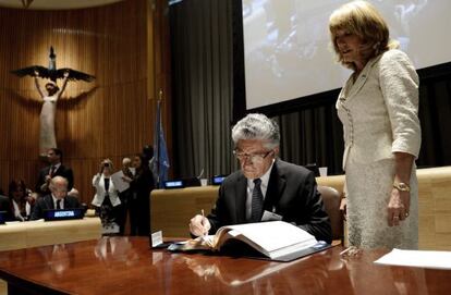 El vicepresidente de Costa Rica junto a Patricia O&#039;Brien.