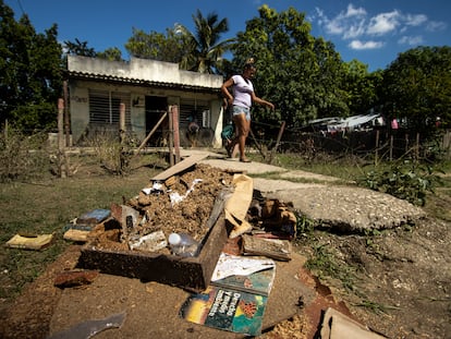 Los habitantes del municipio Río Cauto, en Cuba, recibieron ayuda humanitaria y despensas por los daños causados por las fuertes inundaciones del huracán Melissa.