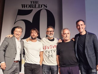 De izquierda a derecha, los chefs Joan Roca, René Redzepi, Massimo Bottura, Ferran Adrià y Will Guidara, socio de Daniel Humm, este martes en Barcelona.