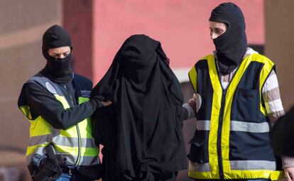 Una mujer detenida en Melilla en 2014 cuando se disponía a sumarse a las filas del Estado Islámico.