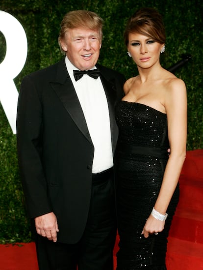 Donald Trump y su mujer, Melania, llegan a la fiesta de los premios Oscar de 'Vanity Fair' en 2011.