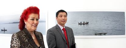 Gao Ping con Consuelo Ciscar, en una exposición que organizó el IVAM en Valencia.