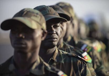 Soldados de Togo llegan este jueves a Bamako.