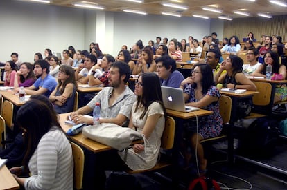 estudiantes universitarios en Chile. Proceso de admisión 2024 a la educación superior
