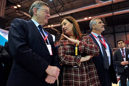 La presidenta de Baleares, Francina Armengol, y el presidente de la Generalitat Valenciana, Ximo Puig, ayer en la Feria del Turismo (Fitur).