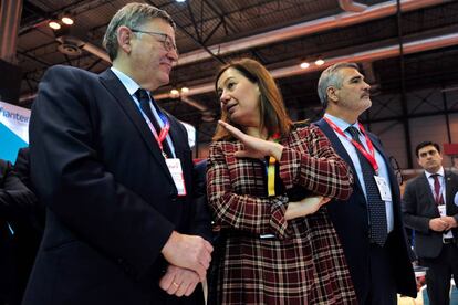 La presidenta de Baleares, Francina Armengol, y el presidente de la Generalitat Valenciana, Ximo Puig, ayer en la Feria del Turismo (Fitur).