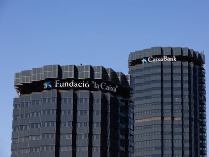 Exterior de la sede de CaixaBank en la avenida Diagonal, en Barcelona.