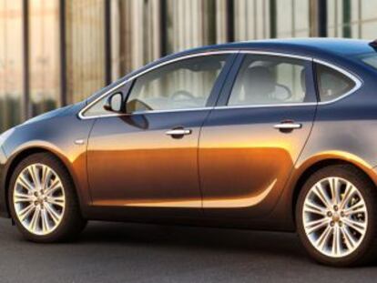 Opel estrena sedán