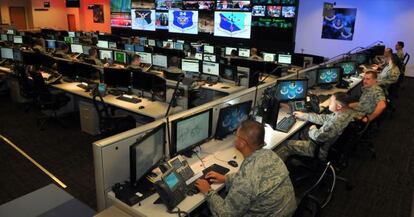 Personal del centro de operaciones de la Unidad de Comando Cibernético estadounidense, en la base de San Antonio, Tejas.