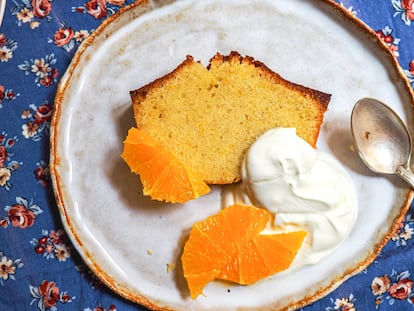 Pound cake con un poco de naranja y crema