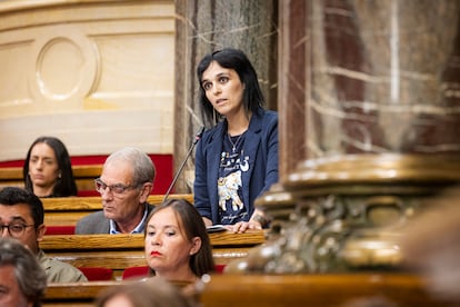 La líder de Aliança Catalana, Sílvia Orriols, en el Parlament de Cataluña en septiembre.