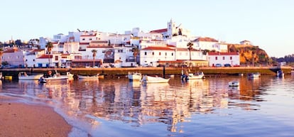 Vista del pueblo de Ferragudo, en el Algarve.