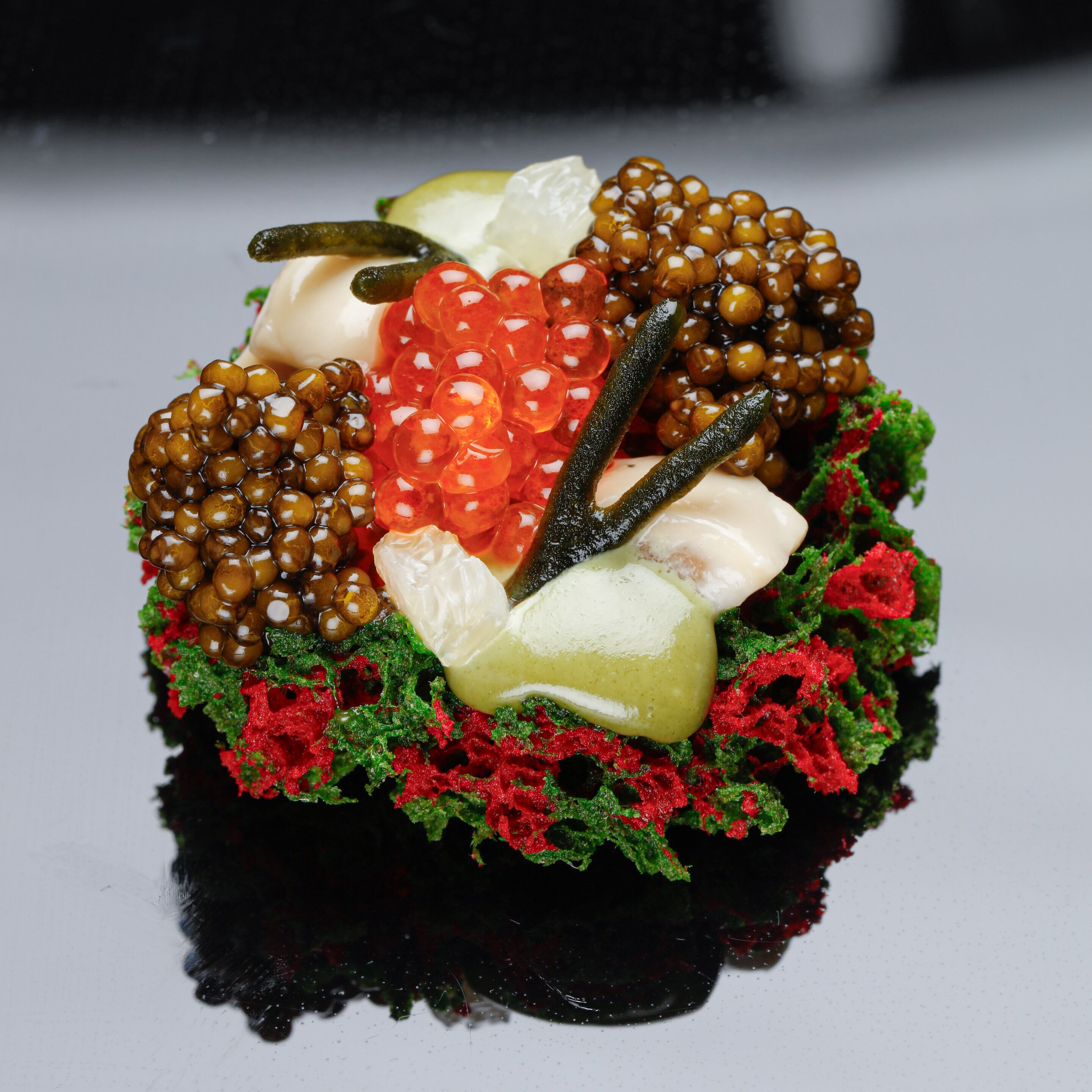 Coral de amaranto con ostra y caviar, con su espejismo, de Disfrutar. Imagen proporcionada por el restaurante.