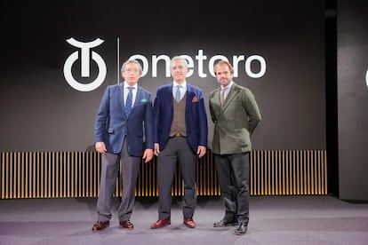 Los tres empresarios de OnetoroTV: de izquierda a derecha, Luis Garzón, Matías de la Puerta e Ignacio Moreno de Terry.