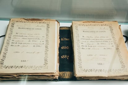Expedientes del antiguo manicomio de Conxo expuestos en 2023 en una muestra en la Cidade da Cultura de Santiago.