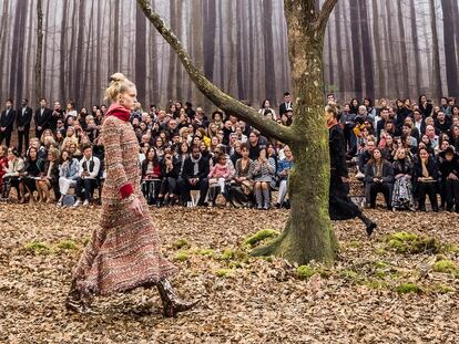 Chanel transforma el Grand Palais en un bosque otoñal
