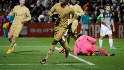 Ansu Fati después de marcar el tercer gol del Barcelona en el partido de Copa de Rey ante el Ceuta, en el estadio Alfonso Murube este jueves.