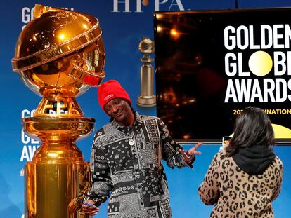 El rapero Snoop Dogg momentos después de anunciar a los nominados a la edición 79 de los Globos de oro.