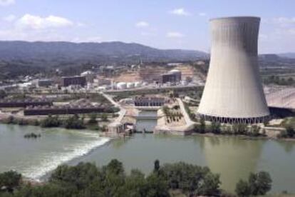 En la imagen, vista general de la central nuclear de Ascó II (Tarragona). EFE/Archivo