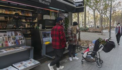 El Quiosc News & Coffee, situat al passeig de Sant Joan amb el carrer d'Ausiàs March.