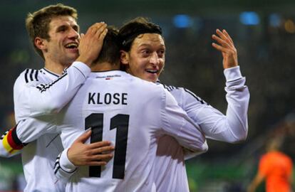 Los jugadores alemanes celebran un gol frente a Holanda.