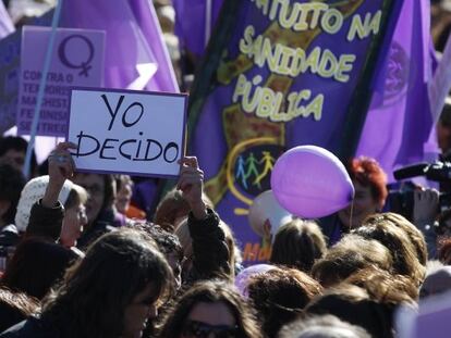 Imagen de la manifestación contra la Ley del Aborto, por el Paseo del Prado de Madrid