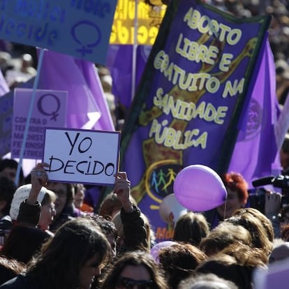 Imagen de la manifestación contra la Ley del Aborto, por el Paseo del Prado de Madrid