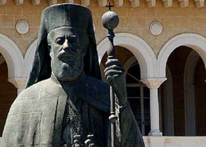 Estatua del arzobispo Makarios.