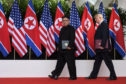 Kim Jong-un y Donald Trump, durante la reunión en el Hotel Capella en la isla de Sentosa, Singapur.