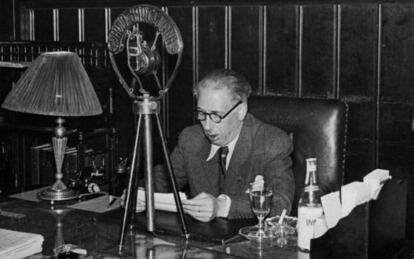 El presidente de la Generalitat Lluís Companys durante una alocución a través de Radio Barcelona.