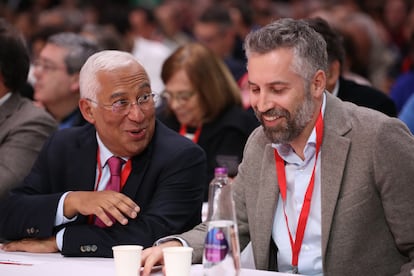 António Costa, a la izquierda, y Pedro Nuno Santos, en la inauguración del 24º congreso del Partido Socialista en Lisboa. 