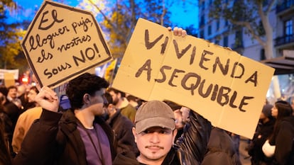 Manifestación para exigir la rebaja del precio de los alquileres en Barcelona.