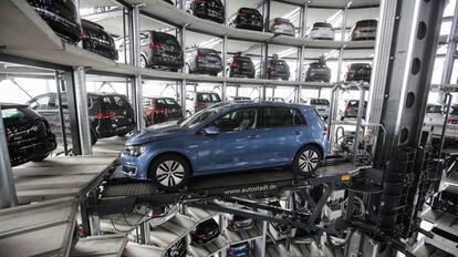 Torre de almacenaje de automóviles Volkswagen en Wolfsburgo.