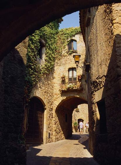 Callejuela medieval en la localidad gerundense de Pals