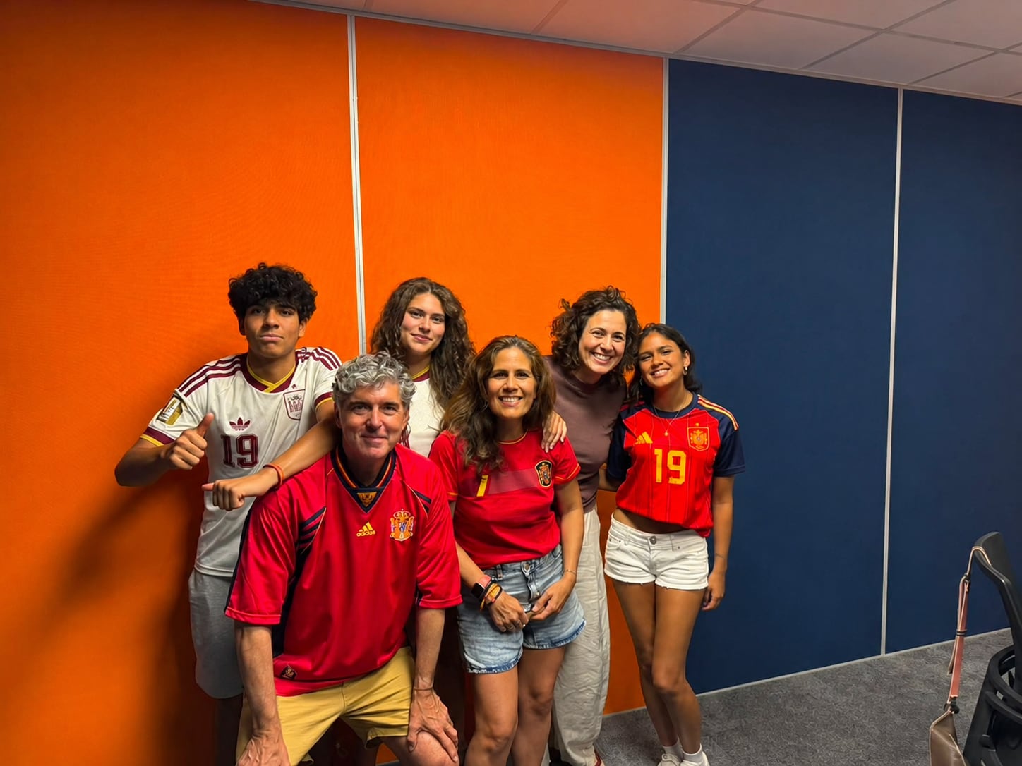 Una familia, cinco nacionalidades y un solo grito: “¡Yo soy español, español, español!"