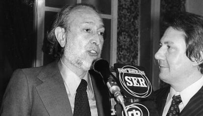 Josep Maria Castellet, tras recibir el premio Josep Pla de 1977. 