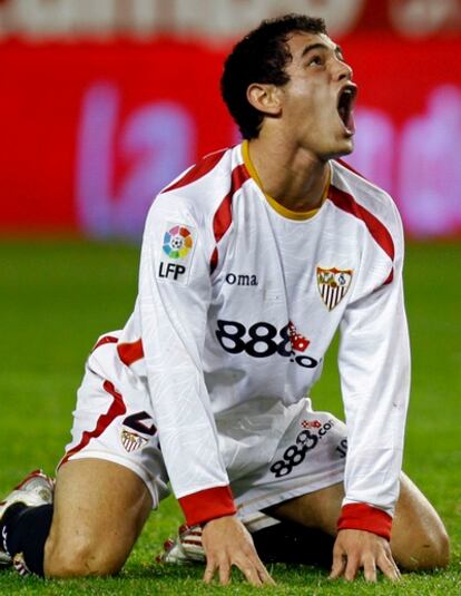 Acosta, en un partido con el Sevilla.