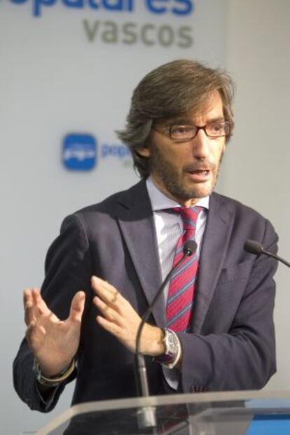 ñaki Oyarzabal, durante la rueda de prensa que ofreció hoy en Vitoria.