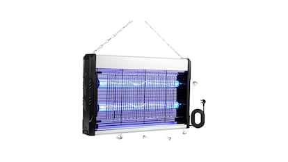 Productos de jardín ofertas de primavera sobre fondo blanco.