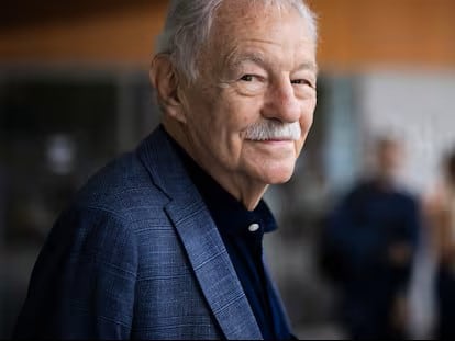 Eduardo Mendoza.