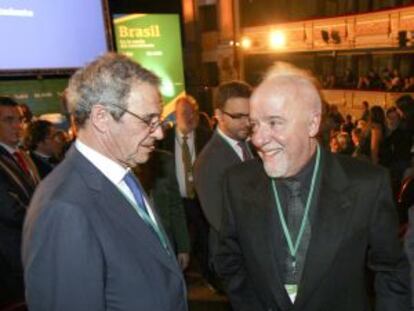 El presidente de Telefónica, César Alierta, y el escritor Paulo Coelho.