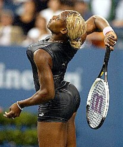 Serena Williams, a punto de golpear la bola contra Corina Morariu.