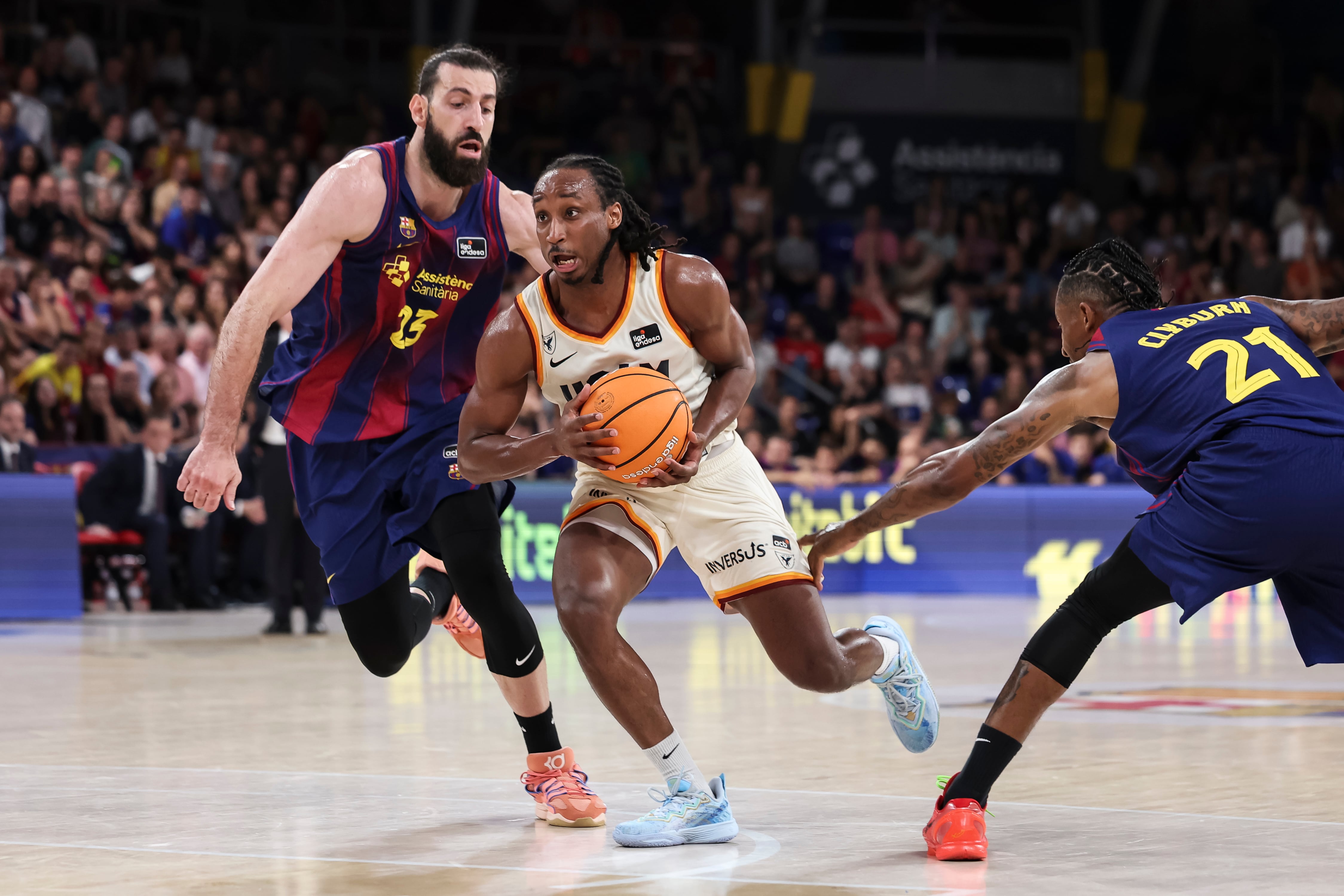 El Murcia lleva al Barcelona al tercer partido