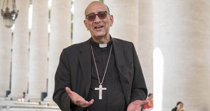 El nuevo Cardenal Juan Josè Omella en la Plaza San Pedro, este miércoles.