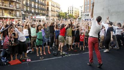 Representaci&oacute;n de Barrios n&oacute;madas en la plaza de Lavapi&eacute;s. 