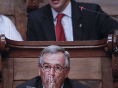 Xavier Trias, abajo, y Antoni Vives, en un pleno municipal durante el pasado mandato de CiU.